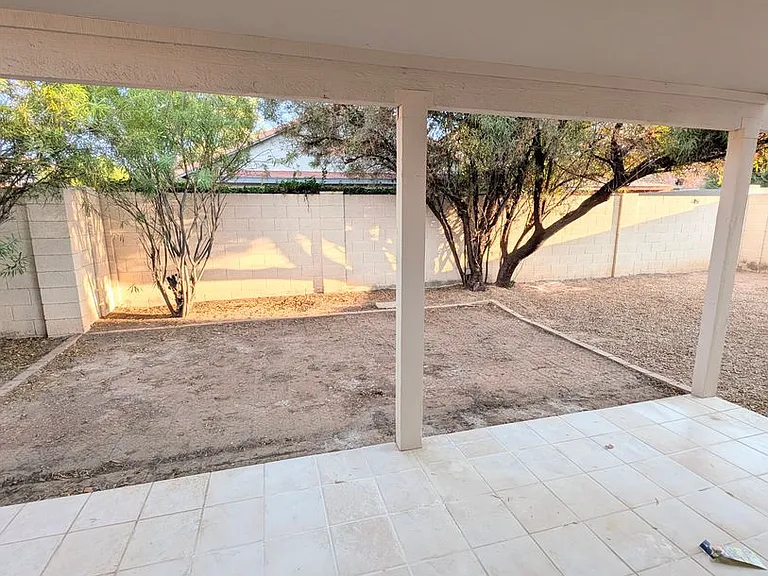 2325 E Lakecrest Dr — Photo 27