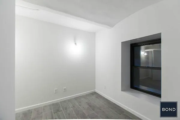 Rented by Bond New York | media 25