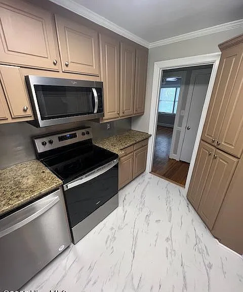 102 W Berkshire Rd — Photo 8