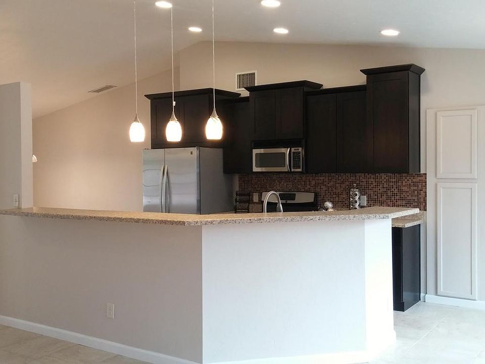 1st image of 1841 W Mountain Oak Ln