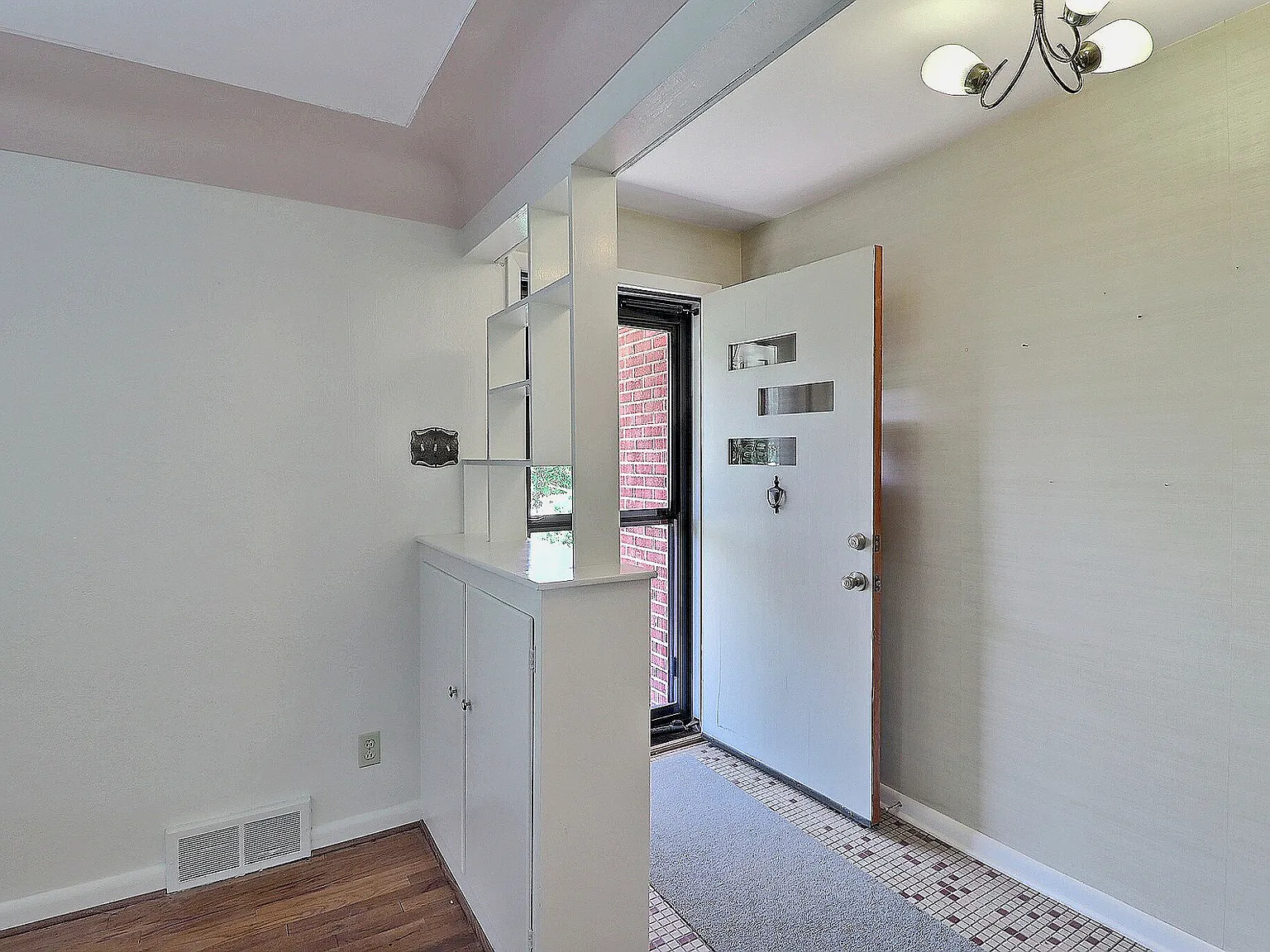 2 bed, 2030 sqft, $2,400 — Photo 2