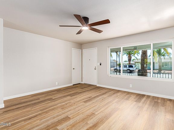 3rd image of 6034 E DES MOINES Street