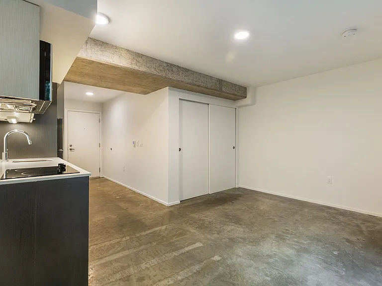 722 E Pike St — Photo 1
