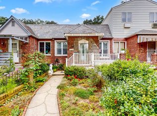 66-24 Selfridge St, Flushing, NY 11375