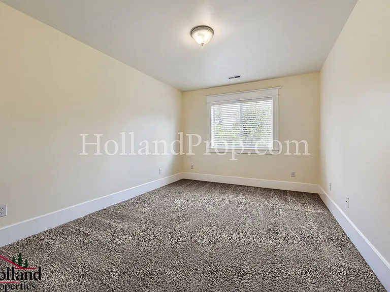 3228 SE Filbert St — Photo 23