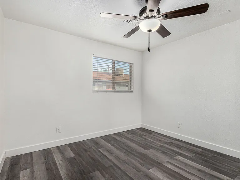 5525 N 27th Dr #17 — Photo 15