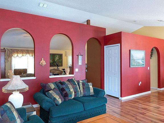 3rd image of 19 Pony Ln