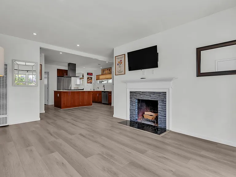 6415 W 87th St — Photo 3
