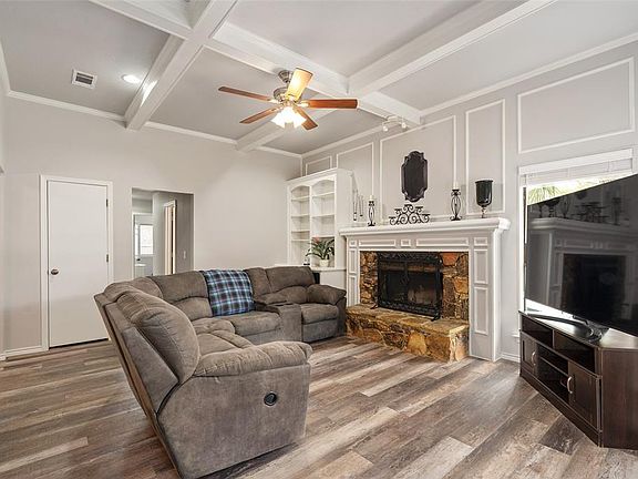 4th image of 8391 Christie Dr