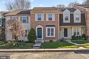 821 Stockbridge Dr — Photo 1