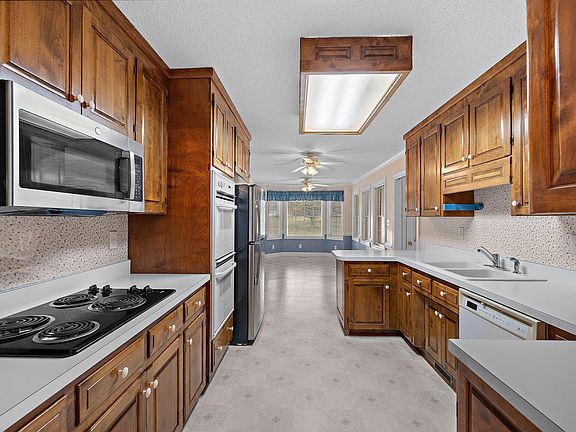 2nd image of 102 Justin Ln