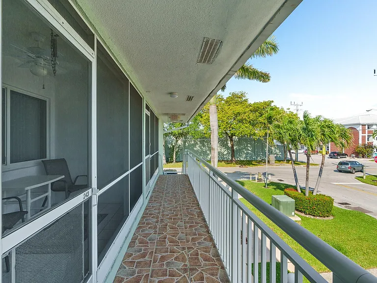 2100 NE 38th St #243 — Photo 32