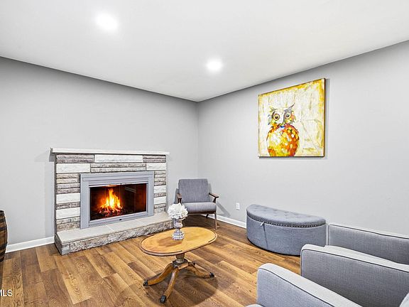 5th image of 121 Chateaugay Rd