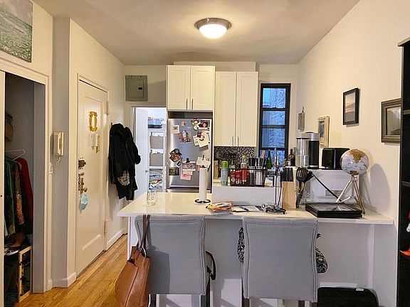 4th image of 1322 2nd Ave APT 4C