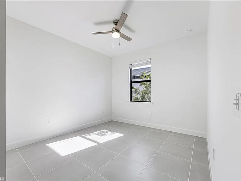 19226 Hinkley Dr — Photo 31
