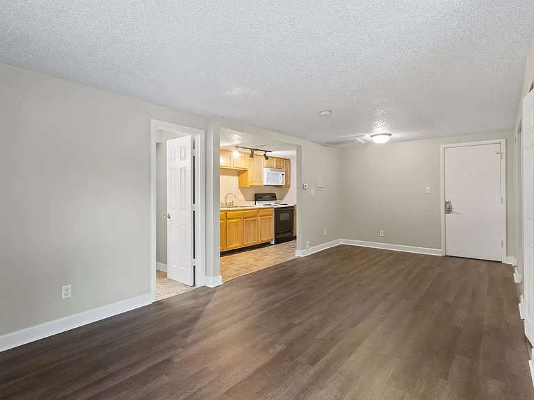 Balsam Avenue Apartments - The Courts — Photo 7