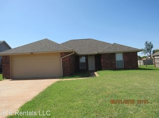 212 E Seminole St, Geronimo, OK 73543