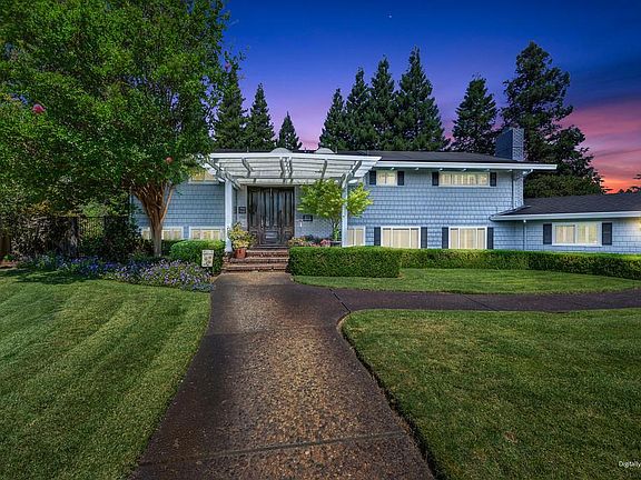 2nd image of 801 Sherwood Dr