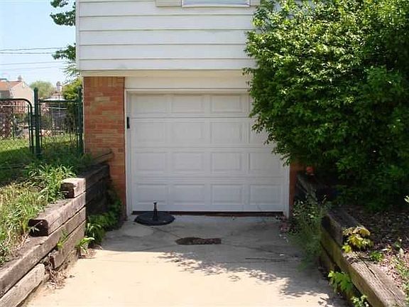 2nd image of 2461 Jamestown Dr