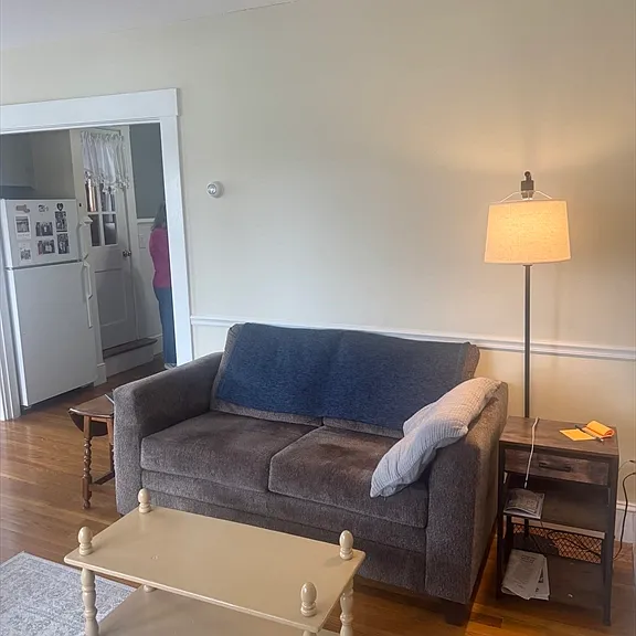 727 Main St #1 — Photo 3