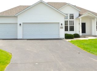 738 Ballymore Rd, Roscoe, IL 61073