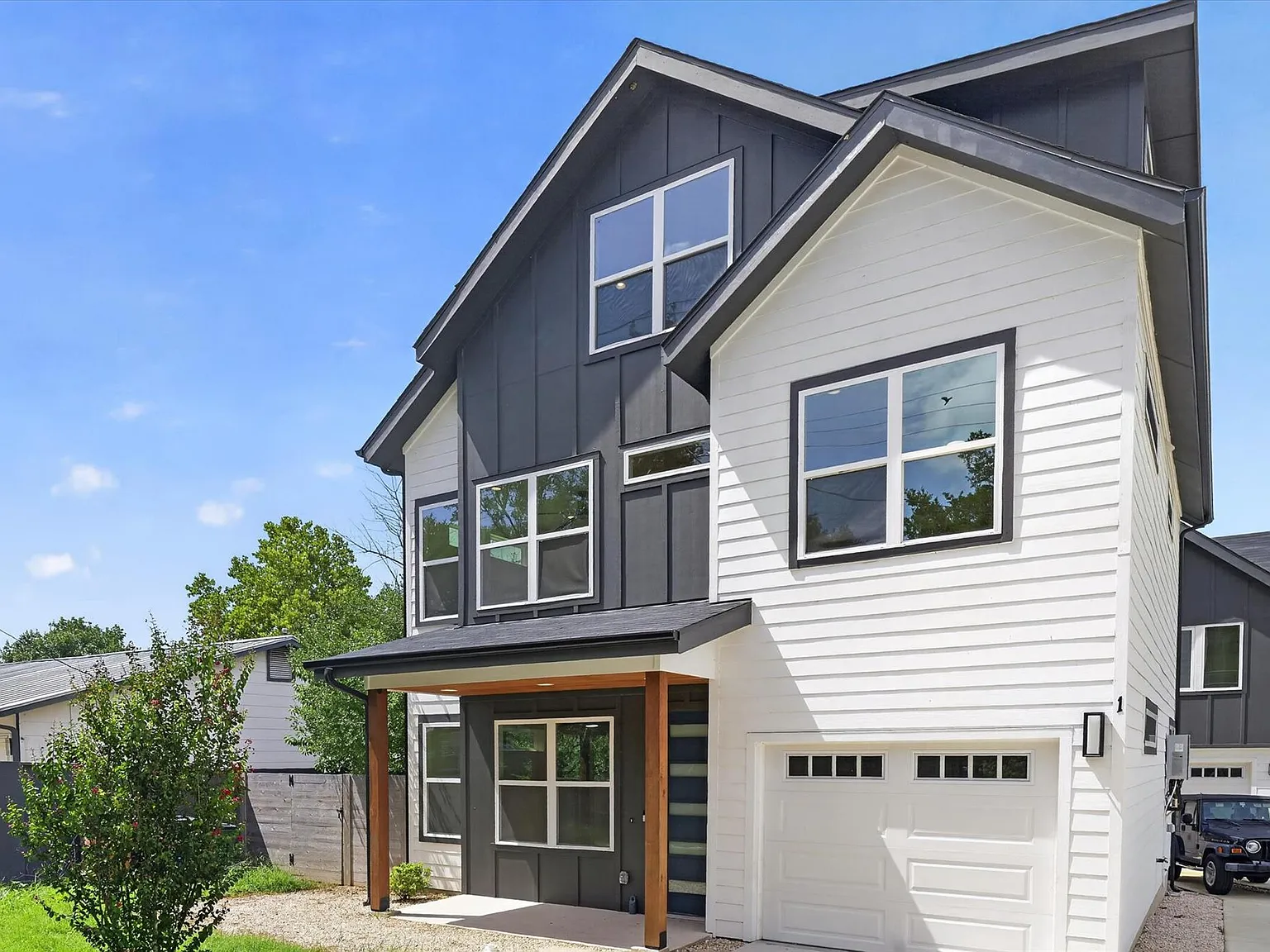 4 bed, 4.0 bath, 2400 sqft, $4,400 — Photo 4