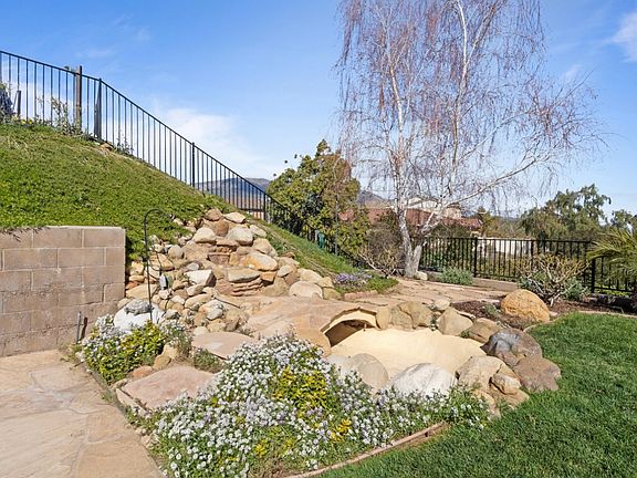 5th image of 815 Vista Grande Dr