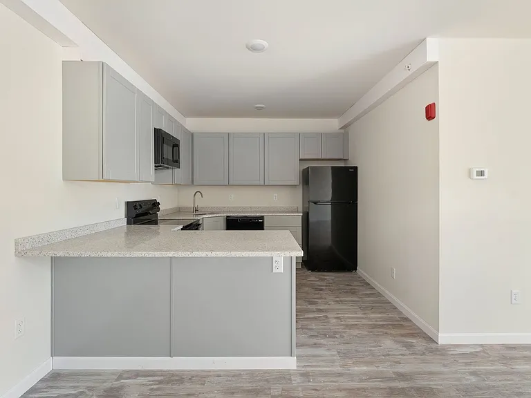 Pine Street Apartments — Photo 4