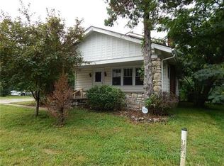 7007 Blue Pkwy, Kansas City, MO 64129