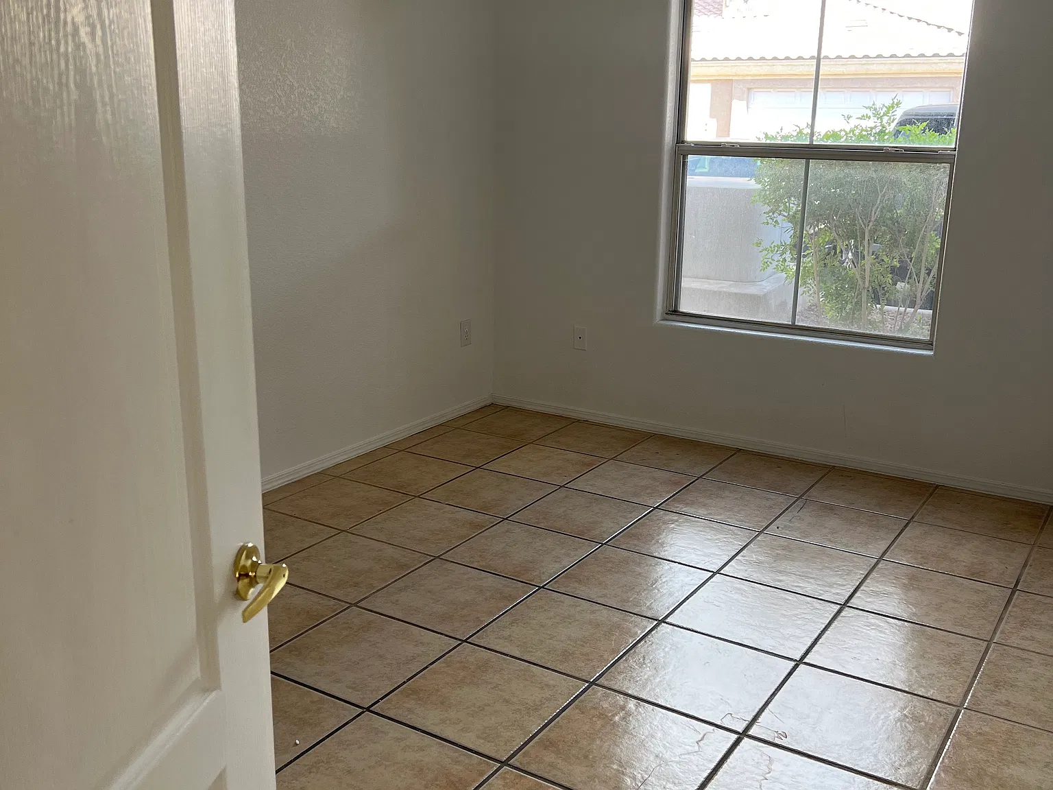 2 bed, 1056 sqft, $1,400 — Photo 4