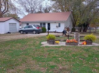 513 S Walnut St, Versailles, MO 65084