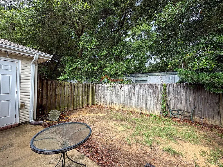 8005 Stonebrook Dr — Photo 23