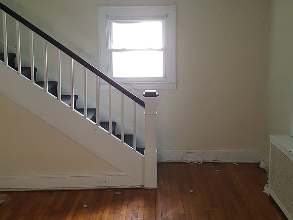 5th image of 11 Albemarle Ave