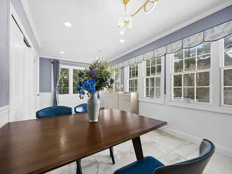 Mamaroneck Rd — Photo 16