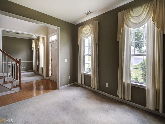 3rd image of 175 Glengary Ct