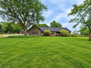 1102 E Garfield Rd, Aurora, OH 44202