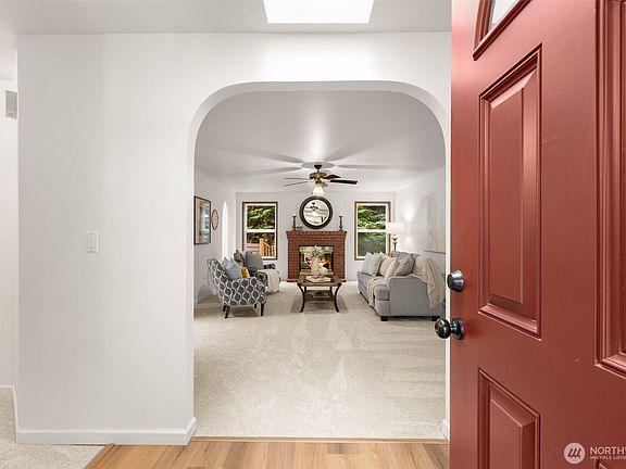 3rd image of 3205 Jeri Drive NE