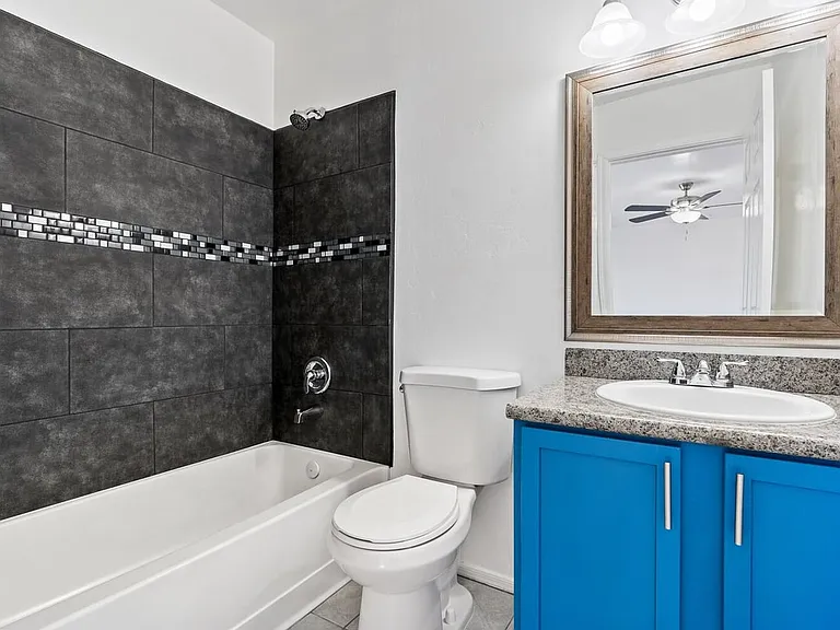 6727 S 5th Ave — Photo 20