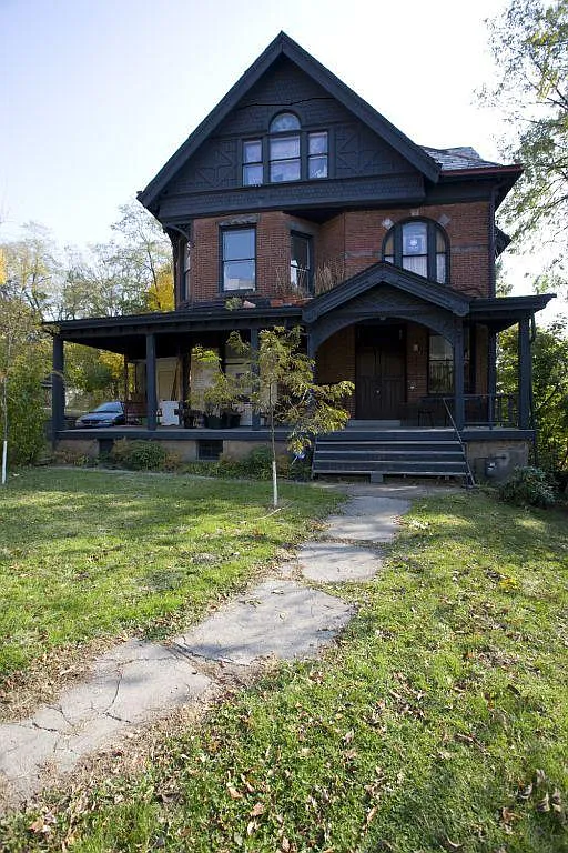 220 N Fairmount St — Photo 1