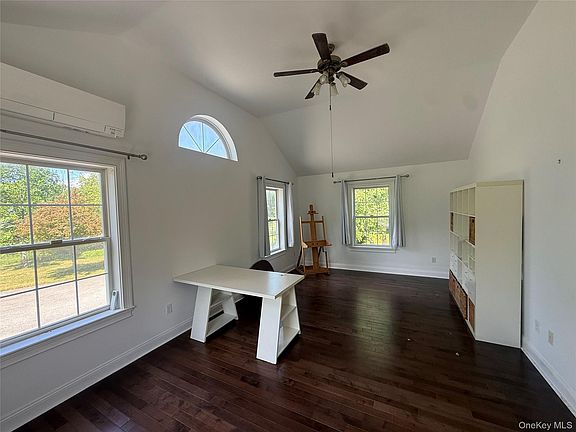 5th image of 28 Church Farm Road