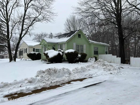 4902 Drake St, Midland, MI 48640