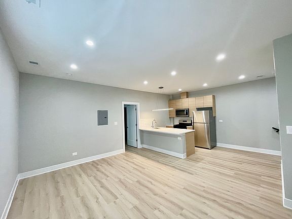 4th image of 2158 W 21st St #7