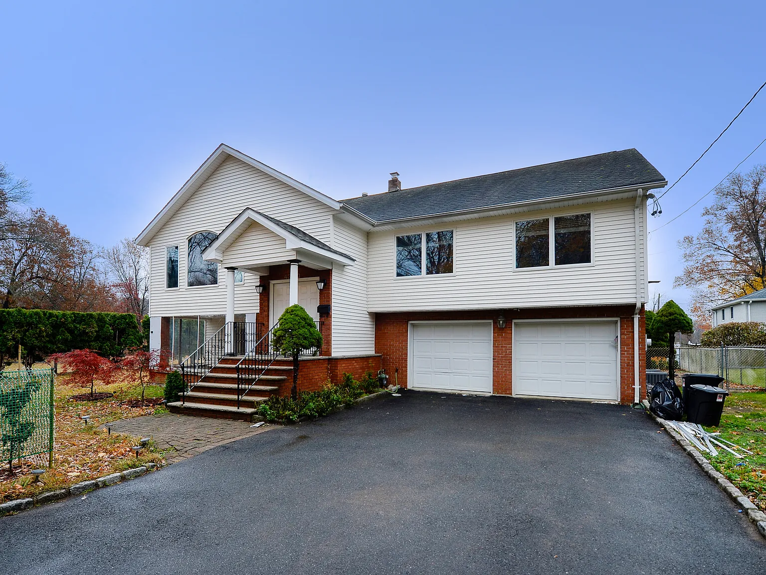 4 bed, $5,200 — Photo 2