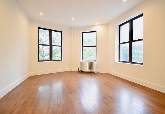 Rented by Triplemint | media 13