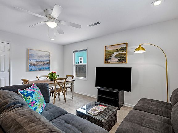 5th image of 1022 S Hollywood Dr.