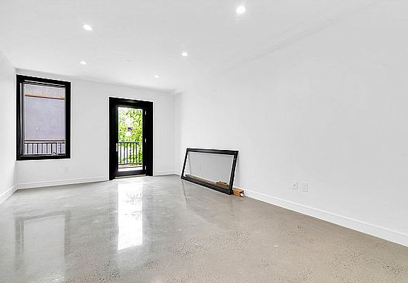 4th image of 369 Van Brunt St #2
