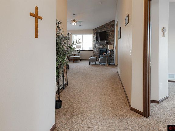 4th image of 200 Castle Pines Dr