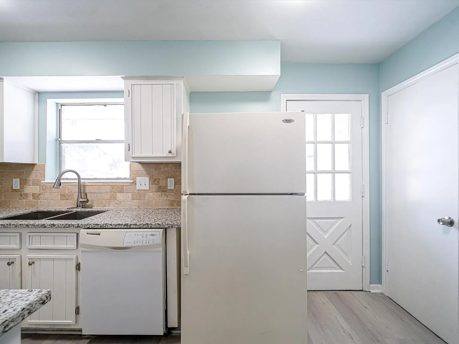2 bed, 1.5 bath, 1362 sqft, $1,900 — Photo 3
