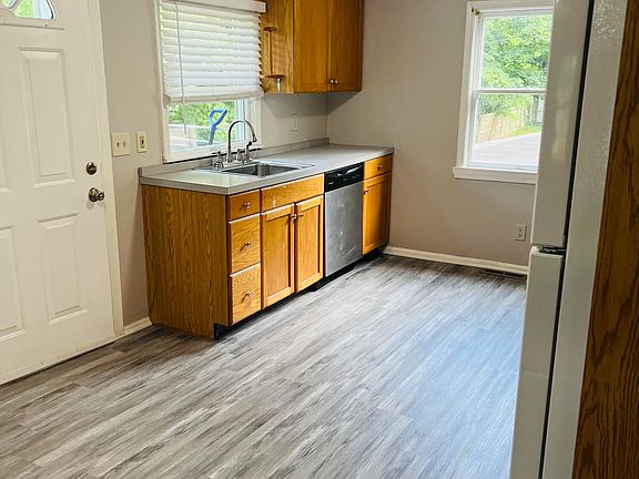 3rd image of 36 Mundy Ave