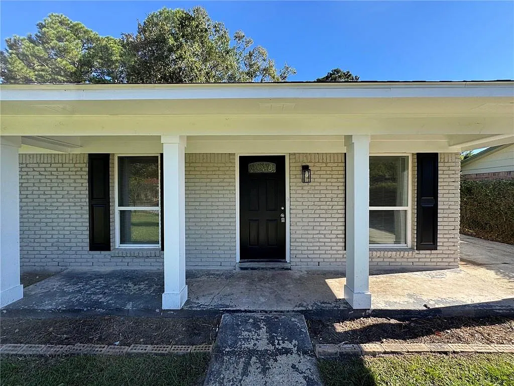 3 bed, 1.5 bath, 1243 sqft, $1,250 — Photo 2